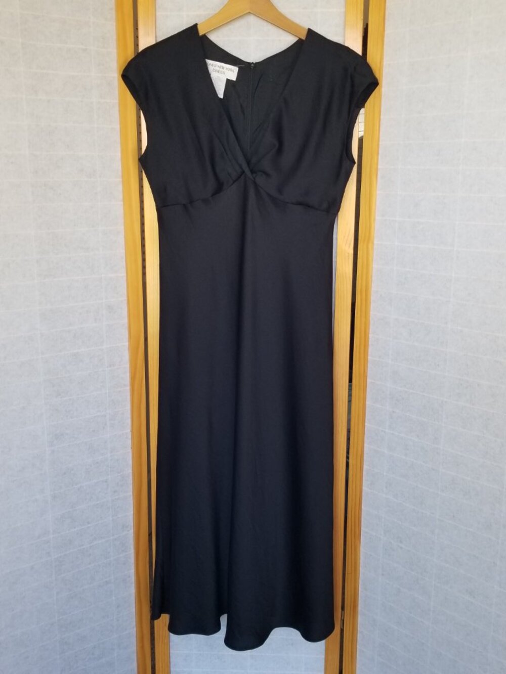 JNY Black Satin Maxi Dress Size 14 Back Zip Short Cap Sleeves Satin